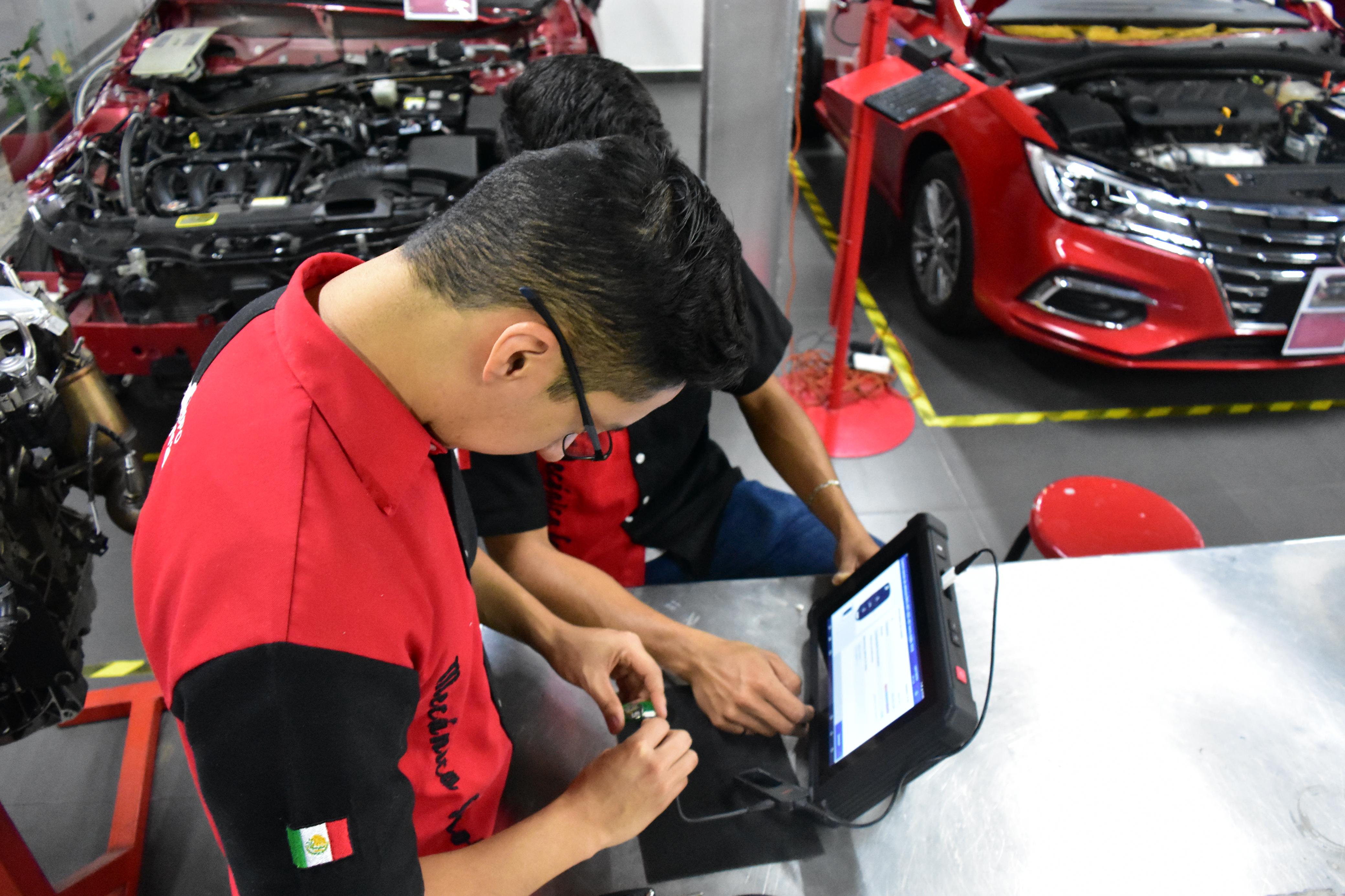 Especialidad en Electrónica Automotriz
